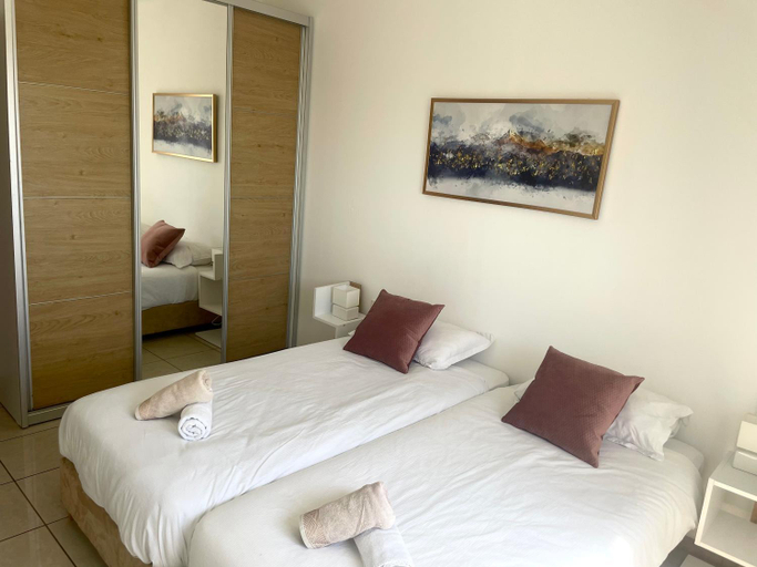 Bedroom, Windows of Jerusalem Vacation Apartments By Exp