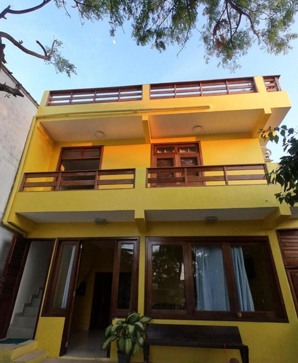 Exterior & Views