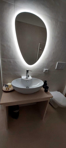 Bathroom 3, Mirum Apuliae, Bari