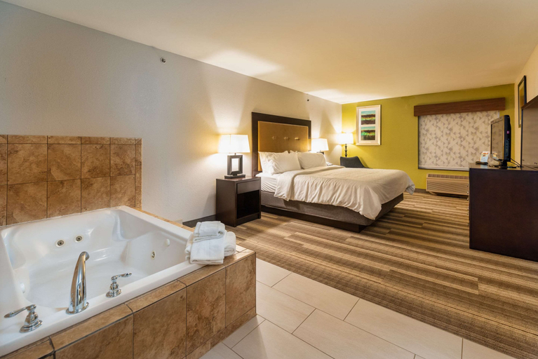 Bedroom 3, Country Inn & Suites by Radisson, South Haven, MI, Van Buren