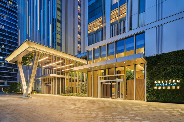 Exterior & Views