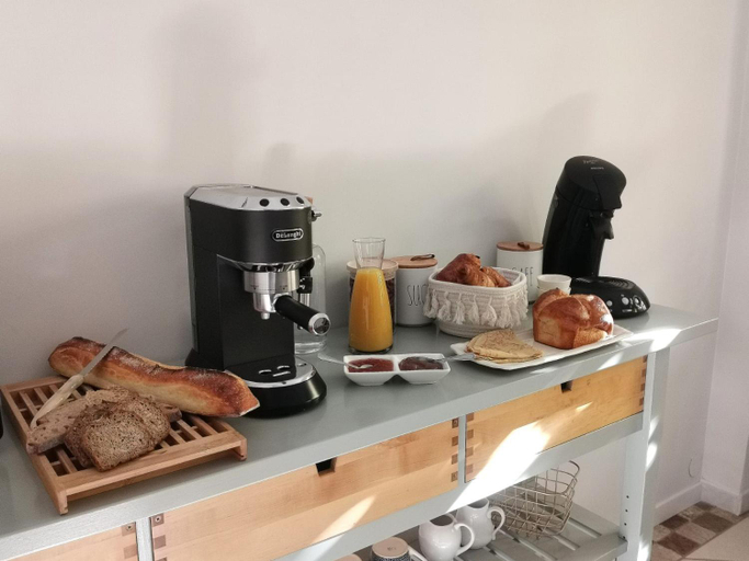 Food & Drinks, CHAMBRES D'HOTES "MAISON PONS" proche UZES - PONT DU GARD, Gard
