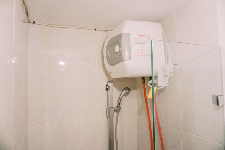 Bathroom 5, Simply Look Studio At Amazana Serpong Apartment, Tangerang Selatan