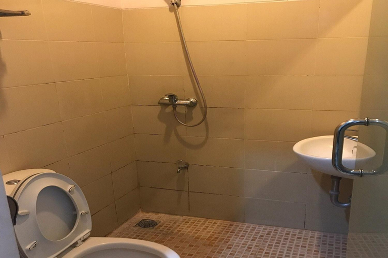 Bathroom 12