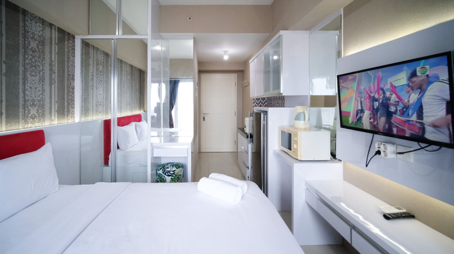 Bedroom 2, Modern And Homey Studio At Tanglin Supermall Mansion Apartment, Surabaya