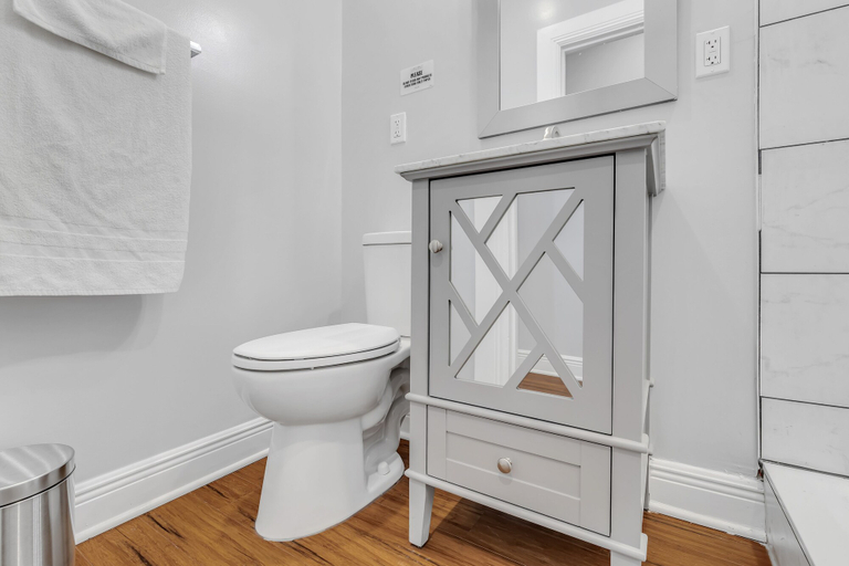 Bathroom 3, Fairmount Paradise W Oxford St 1BR Haven, Philadelphia