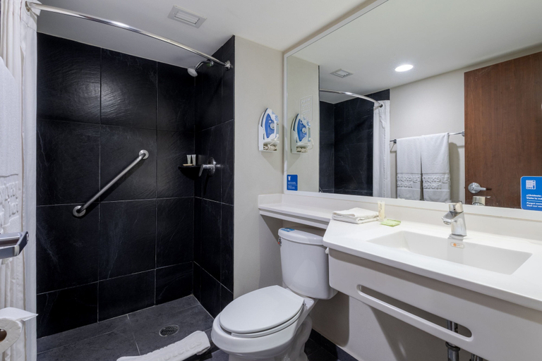 Bathroom 4, City Express by Marriott Guadalajara Aeropuerto, El Salto