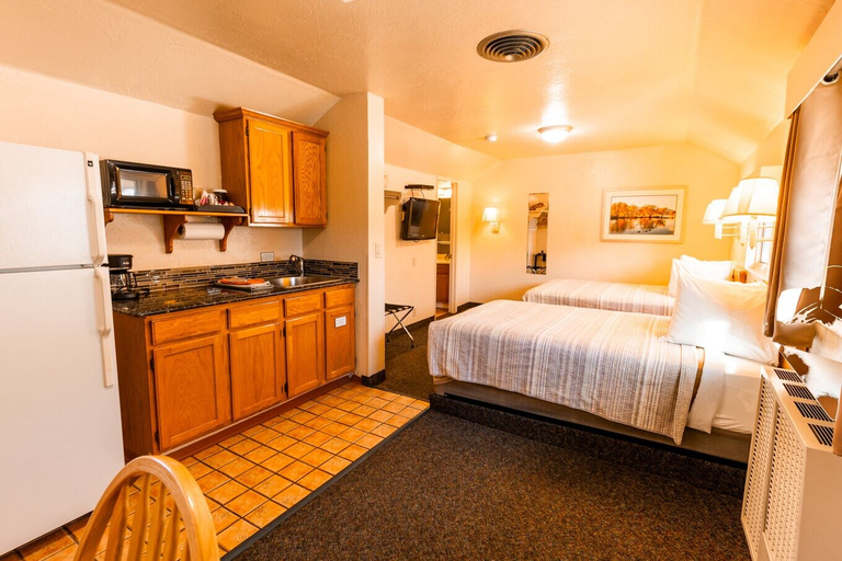 Bedroom 3, Woodland Motel, Chaffee