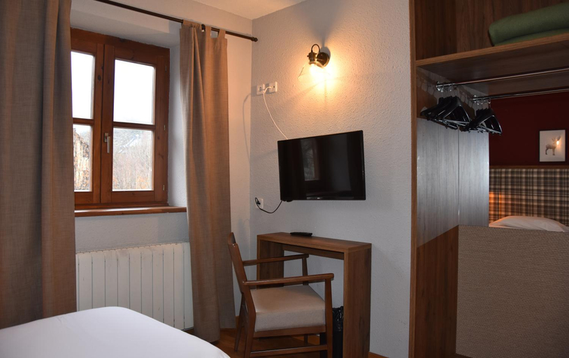Bedroom 2, SNO Vall de Boi, Lleida