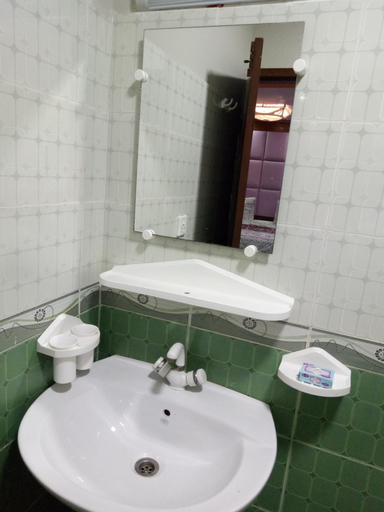 Bathroom 2, Kingston Motel Guest House, Karachi