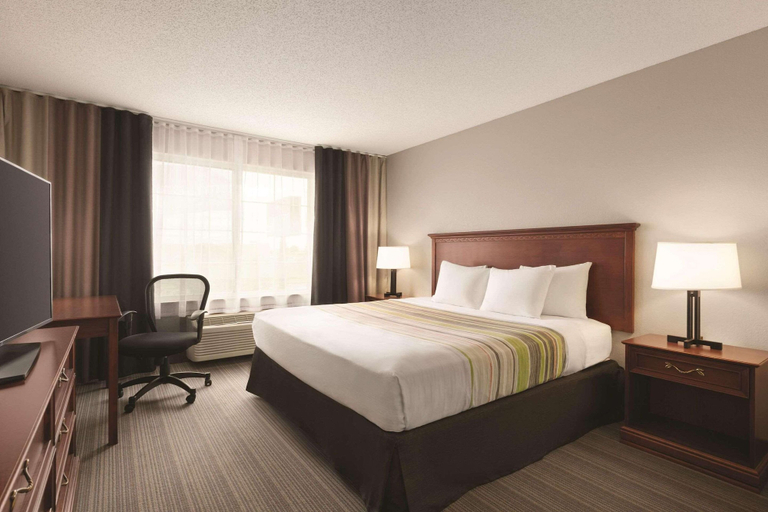 Bedroom 3, Country Inn & Suites by Radisson, Willmar, MN, Kandiyohi