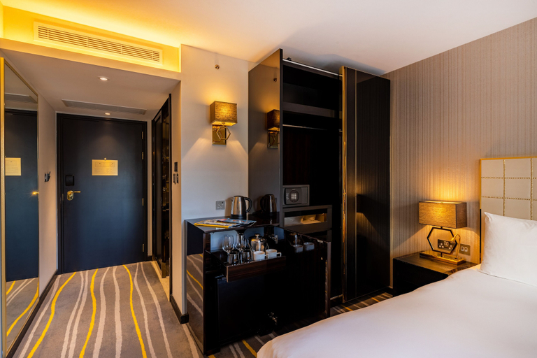 Bedroom 2, Leonardo Hotel London Aldgate - formerly Hotel Saint, London