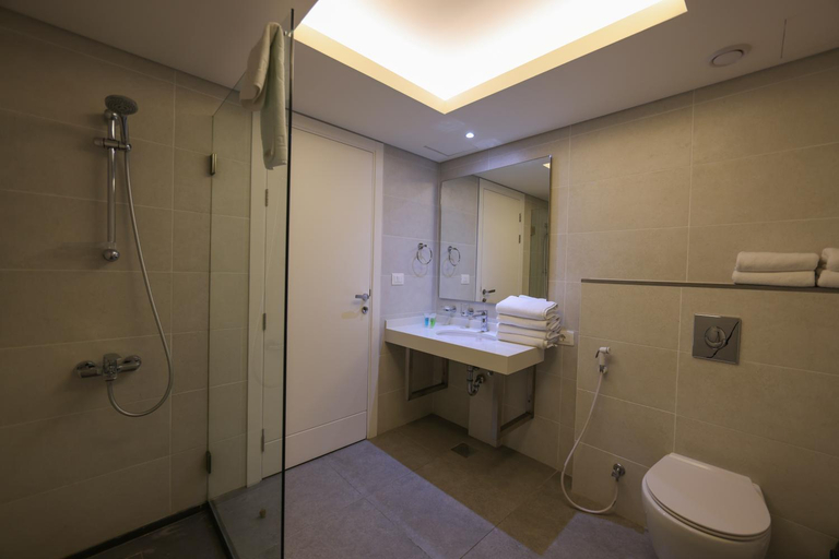 Bathroom 4, Majestic Byblos Grand Hotel, Jubail