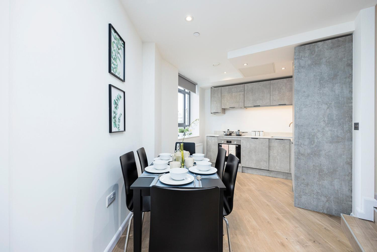 Others 5, Cresta House - Modern Apartments, Luton