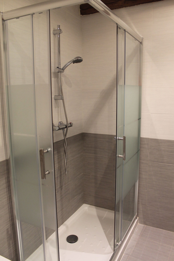 Bathroom 4, Pensión Manoli, Vizcaya