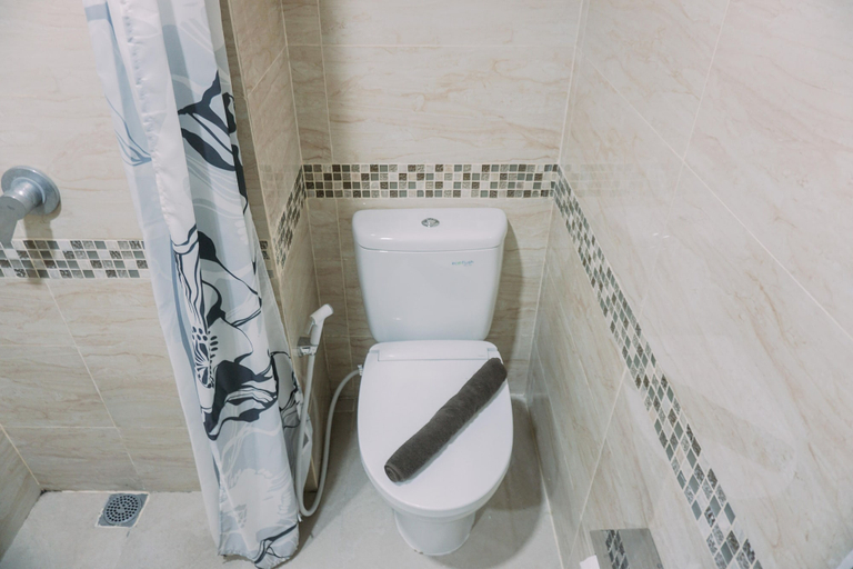 Bathroom 3, Nice And Modern Studio Apartment B Residence, South Tangerang