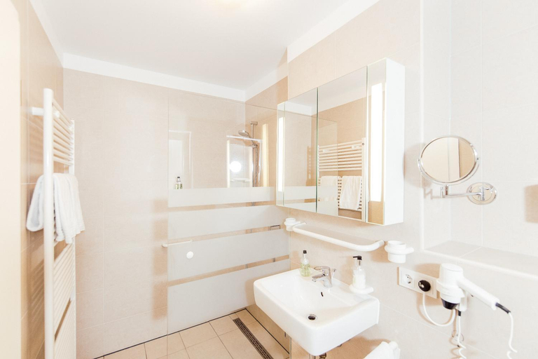 Bathroom 2, Fabelhafte Wohnungen in der Altstadt, Heidelberg