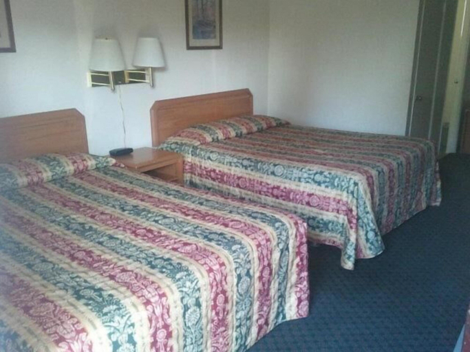 Bedroom 2, Aaron Motel, Multnomah