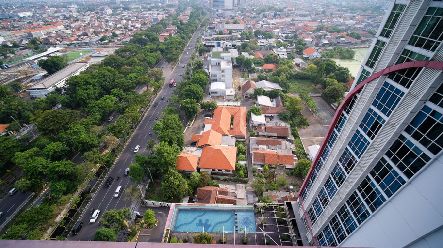 Exterior & Views 8