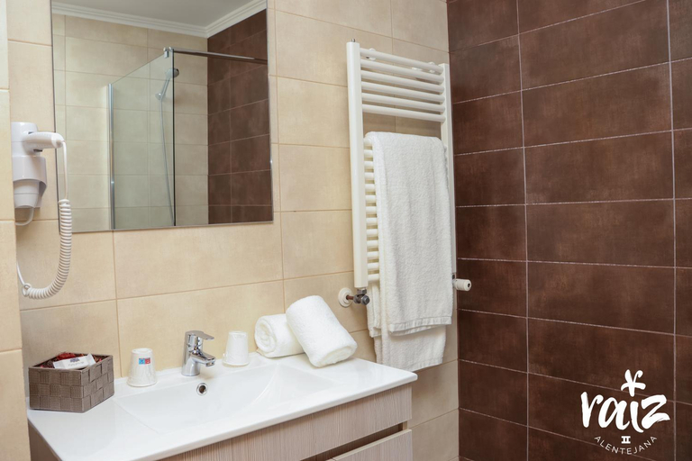 Bathroom, Raiz Alentejana II, Reguengos de Monsaraz
