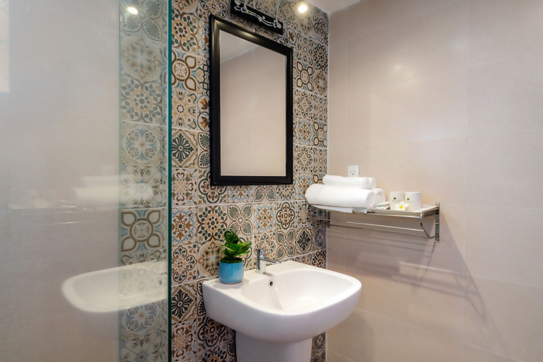 Bathroom, Ong Tam Villa, Da Nang