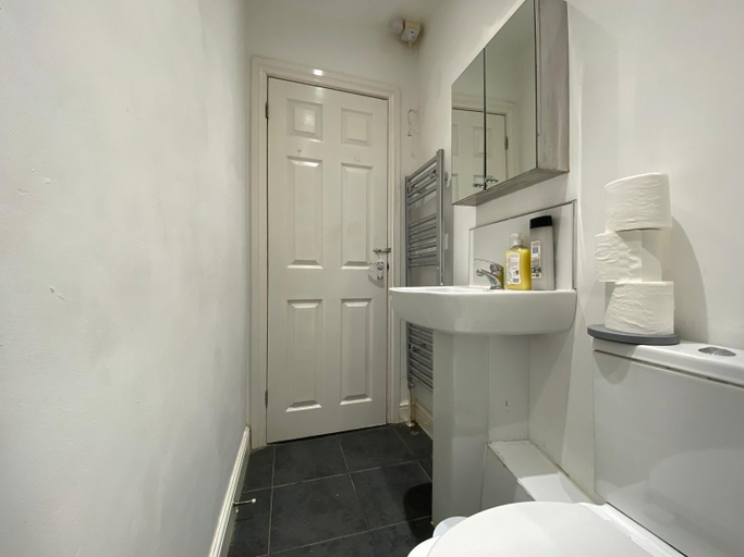 Shower 4, Nice Living Serviced Accommodations 3, Coventry