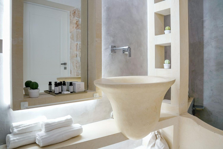 Bathroom 5, Vico Bianco Raro Smart Rooms Collection, Brindisi