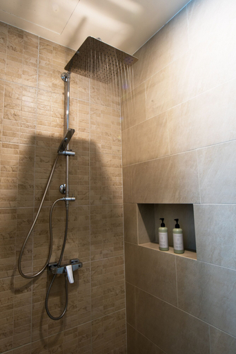 Bathroom 5, Niranapa Boutique Resort, Phuket Island