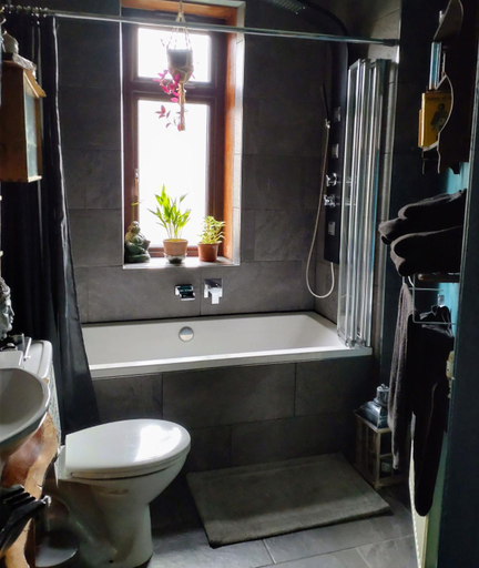Bathroom, Large cosy room in G3, Glasgow