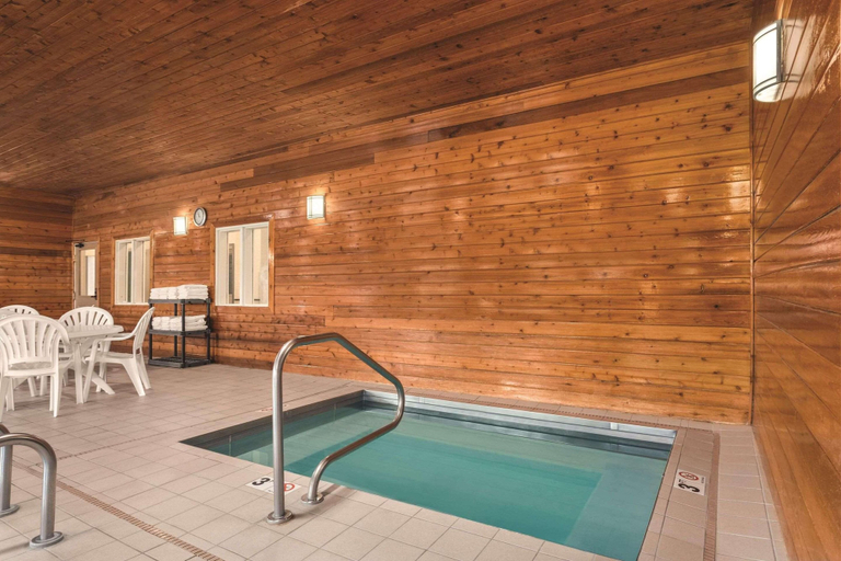 Sport & Beauty 5, Country Inn & Suites by Radisson, Dakota Dunes, SD, Union