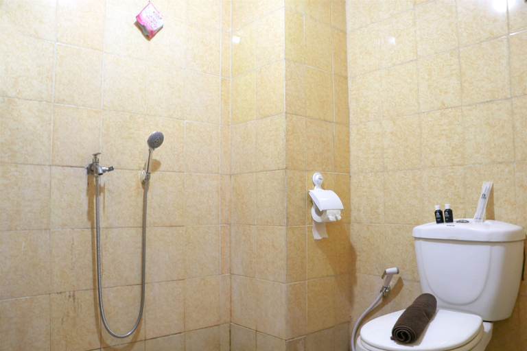 Bathroom 5, Best Deal 2Br At Buah Batu Park Apartment, Bandung