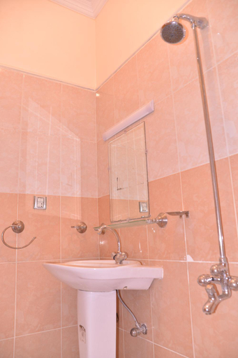 Bathroom 4, Redbury Inn Guesthouse, Islamabad