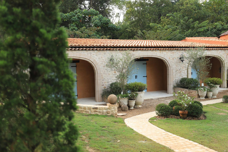 Exterior 7