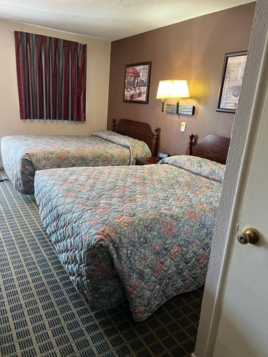 Bedroom 5, Aaron Motel, Multnomah