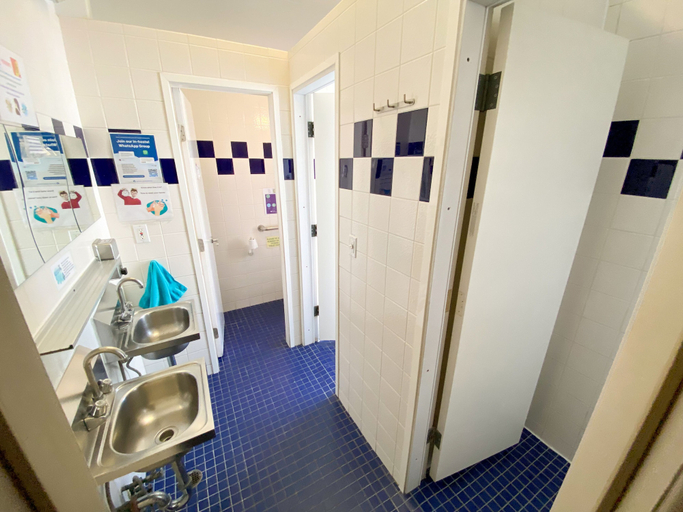 Bathroom 4, ITH Pacific Tradewinds Hostel San Francisco, San Francisco