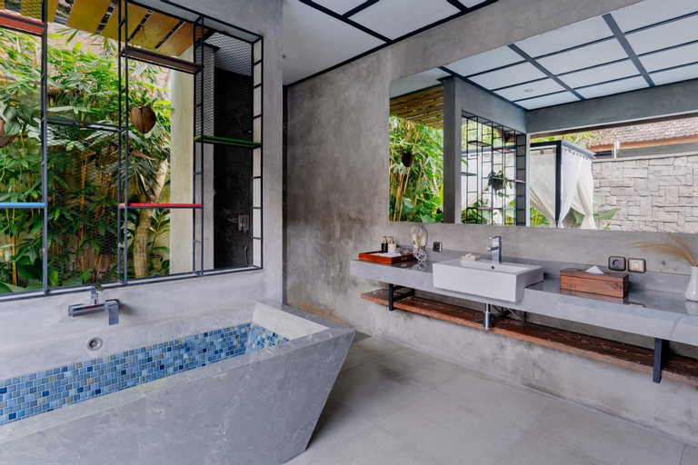 Bathroom 17