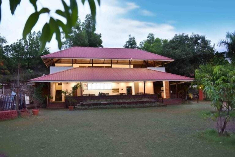 Exterior & Views, Riverside Inn, Satara