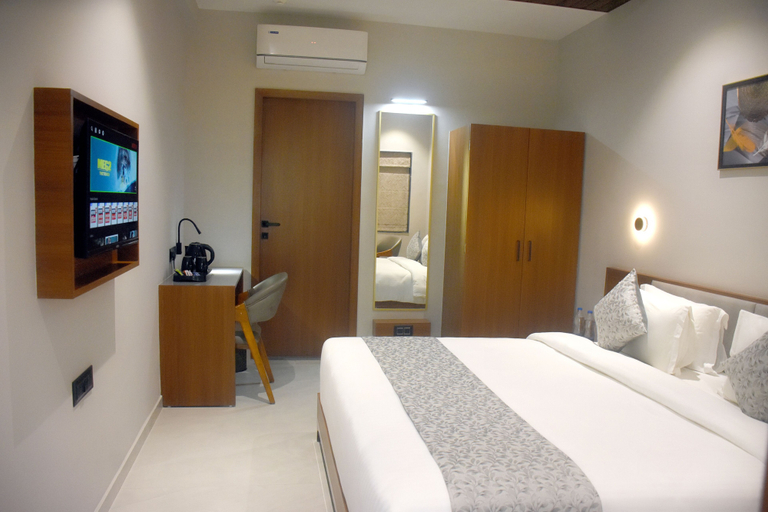 Bedroom 2, Regenta Inn Motikhavdi Jamnagar, Jamnagar