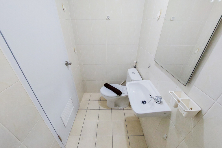 Bathroom 3, Relaxing Studio Room Apartment At M-Town Residence, Tangerang