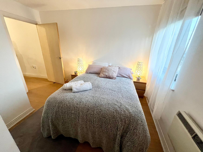 Others 5, Modern Spacious studio close to station, London