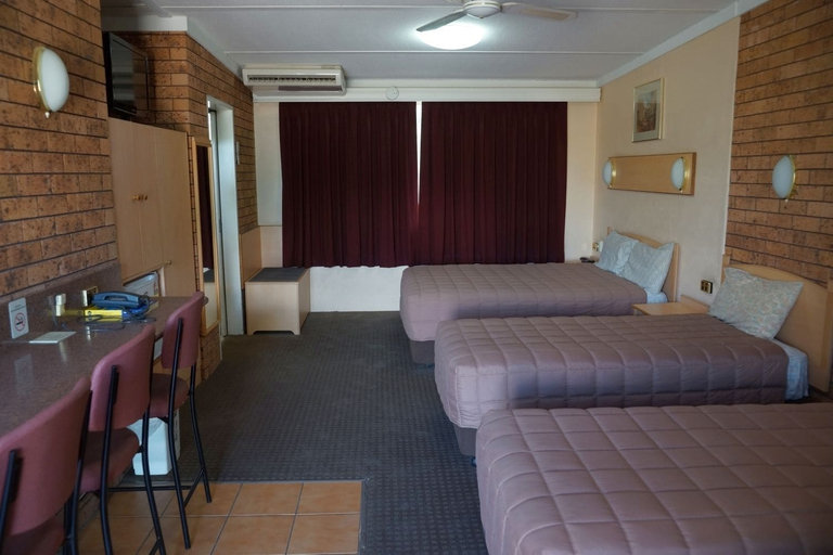 Bedroom 4, Nandewar Motor Inn, Narrabri