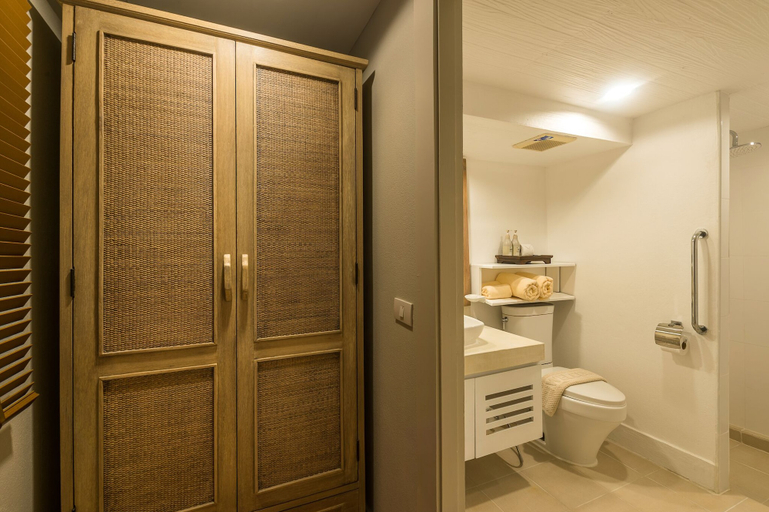 Bathroom 5, Aonang All Seasons Beach Resort, Mueang Krabi