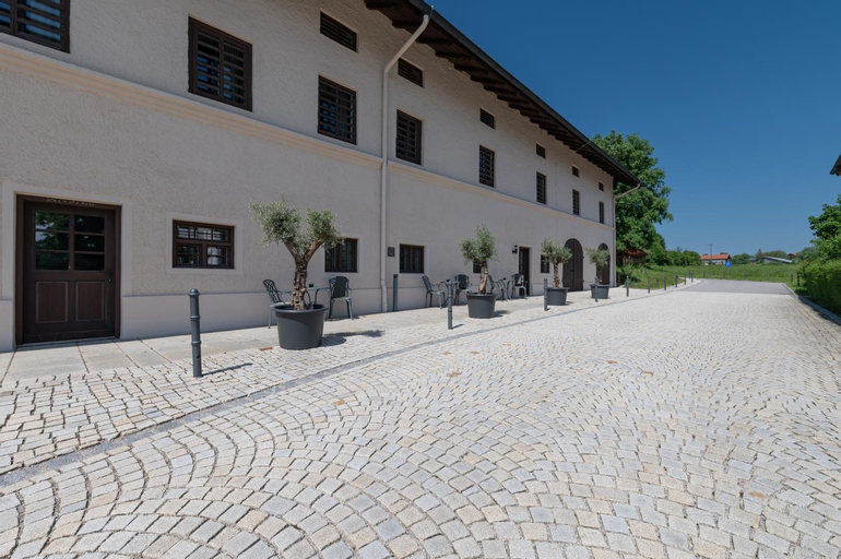 Exterior 13