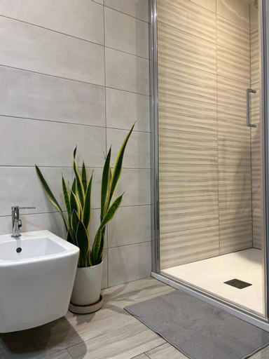 Bathroom 12
