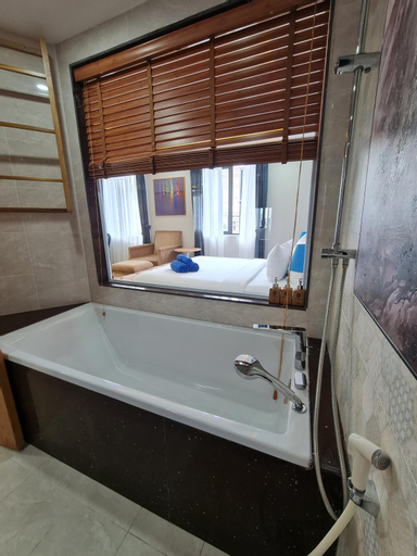Bathroom 10