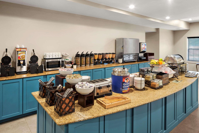 Food & Drinks 5, Country Inn & Suites by Radisson, Baltimore North, MD, Baltimore