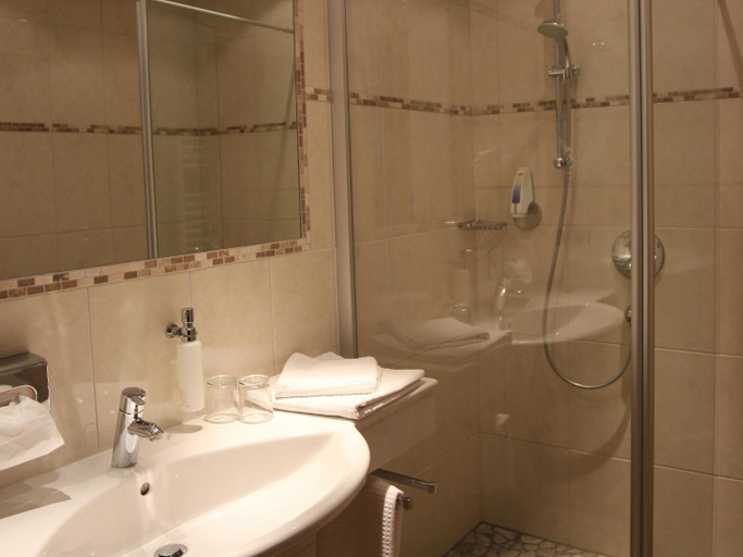 Bathroom 3, Landhotel Kaserer, Zell am See
