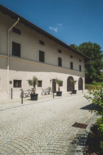 Exterior 4