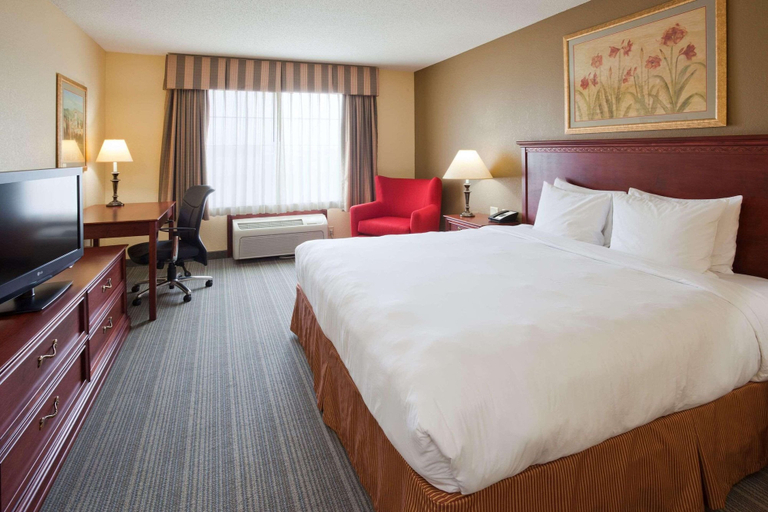 Bedroom 3, Country Inn & Suites by Radisson, Willmar, MN, Kandiyohi