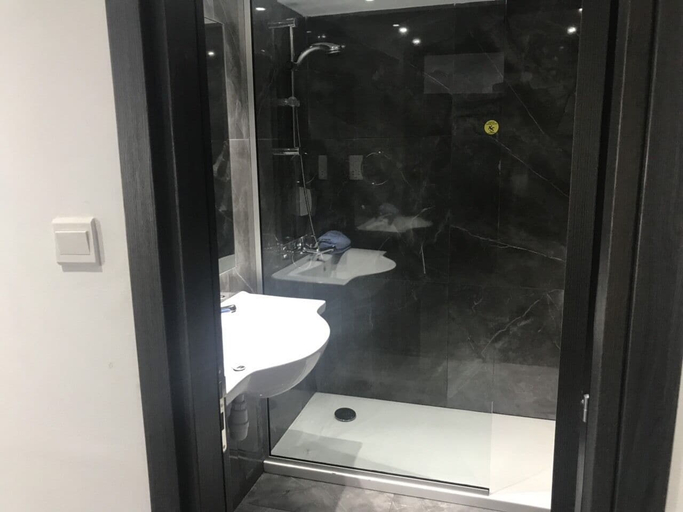 Bathroom 4, Rio Gardens Aparthotel